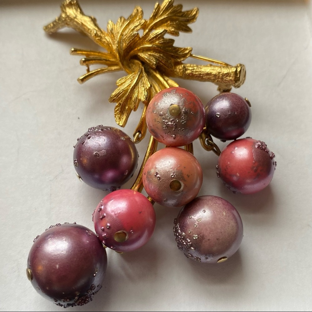 Arthur Pepper Vintage signed ART Gold Tone Purple & Pink Grapes Brooch